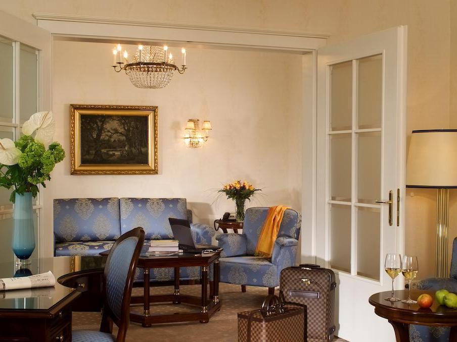 Hotel De France Wien Viena Exterior foto A suite at the Hotel de Crillon
