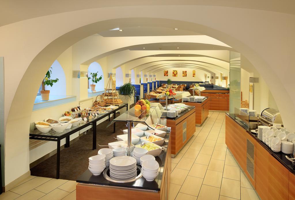 Hotel De France Wien Viena Exterior foto A buffet at a hotel