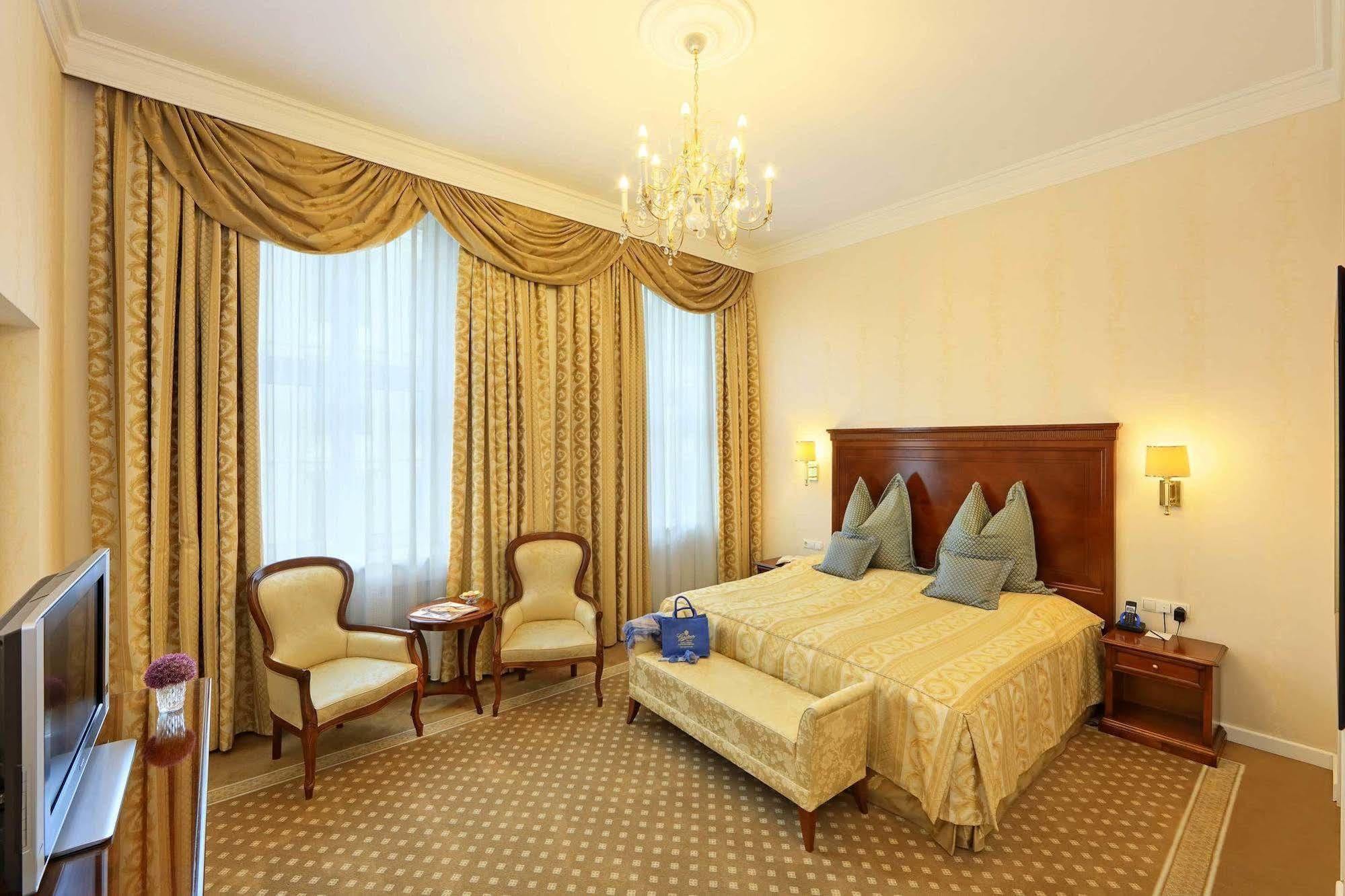 Hotel De France Wien Viena Exterior foto A room at the hotel