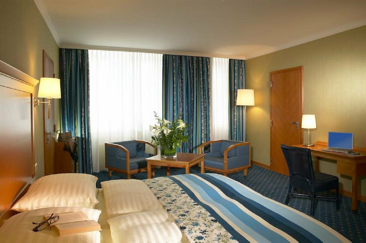 Hotel De France Wien Viena Exterior foto A typical hotel room