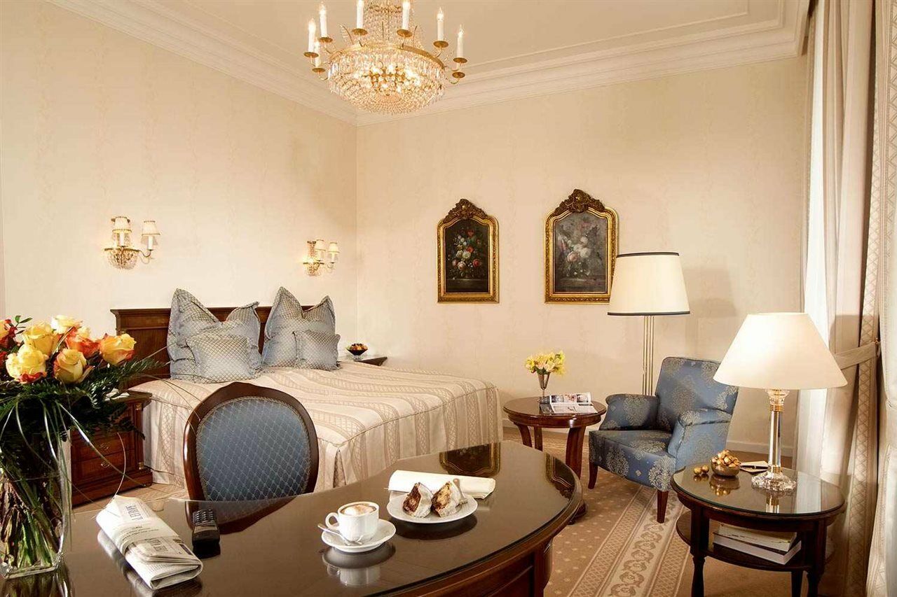 Hotel De France Wien Viena Exterior foto A room at the hotel